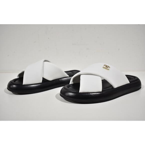 Chanel Black White Fabric Criss Cross Puffy CC Logo Slide Mule Sandal Flat 38 - Picture 10 of 12
